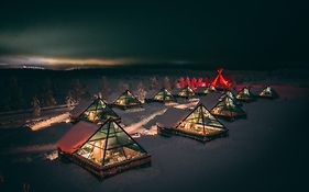 Aurora Pyramid Glass Igloos
